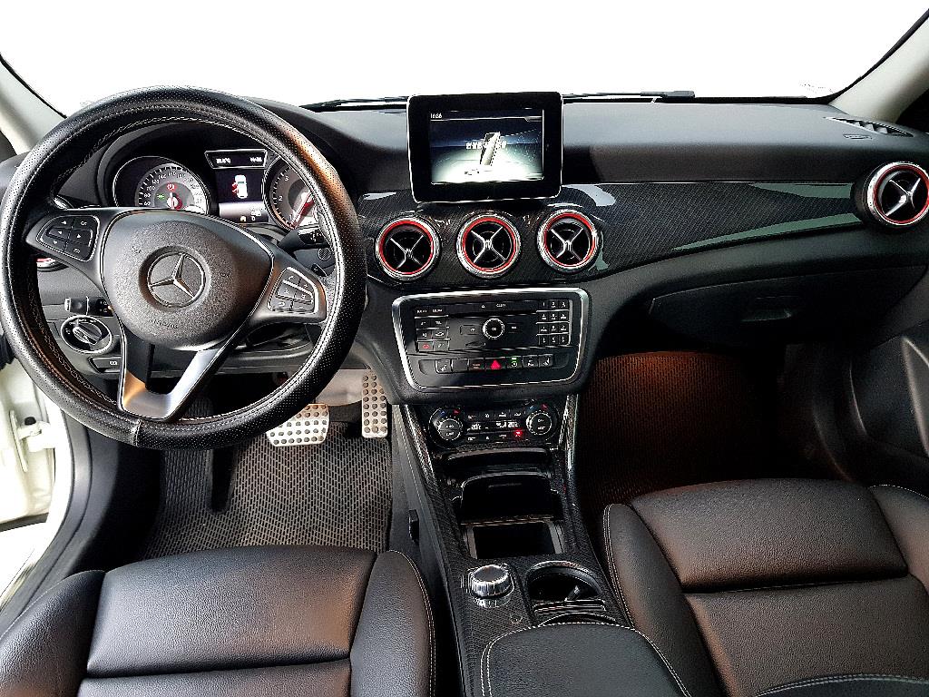 Mercedes Benz GLA Class - Vista 5