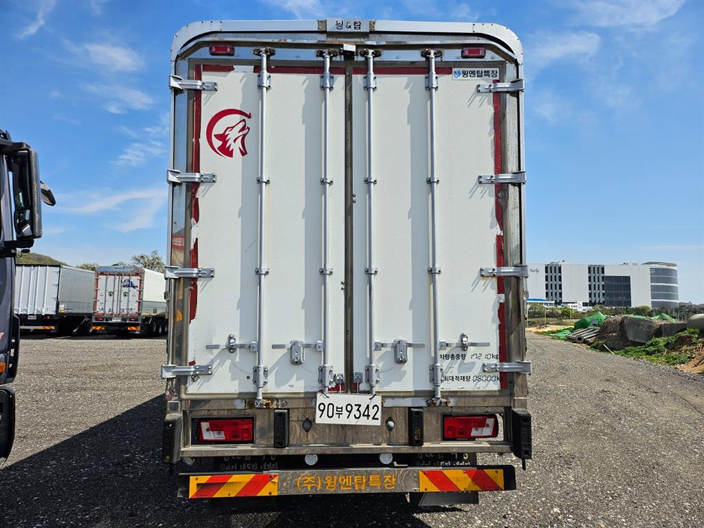 medium and large cargo truck - Vista 4