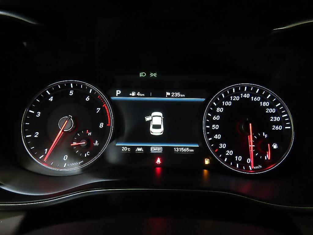 Genesis G70 - Vista 9