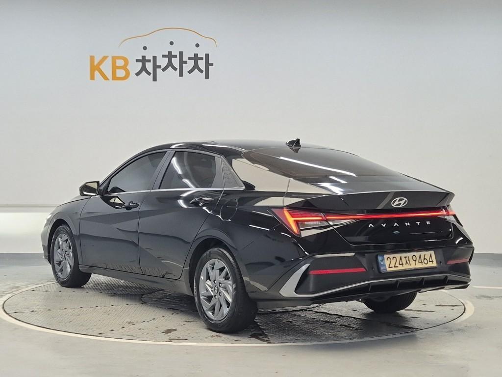 HYUNDAI Avante - Vista 2