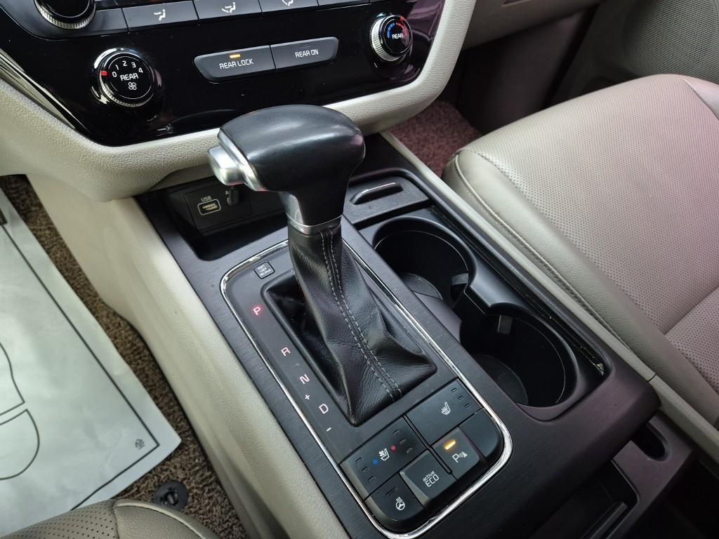 KIA Carnival - Vista 8