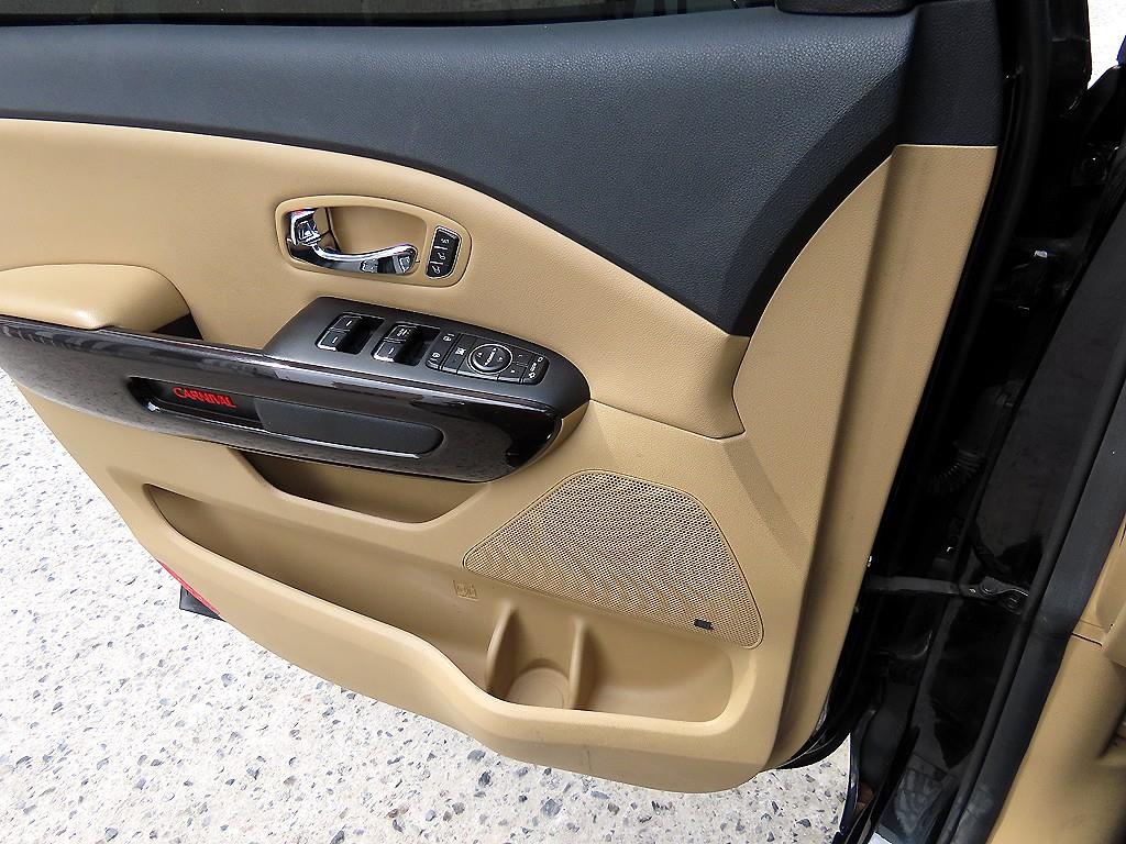 KIA Carnival - Vista 12