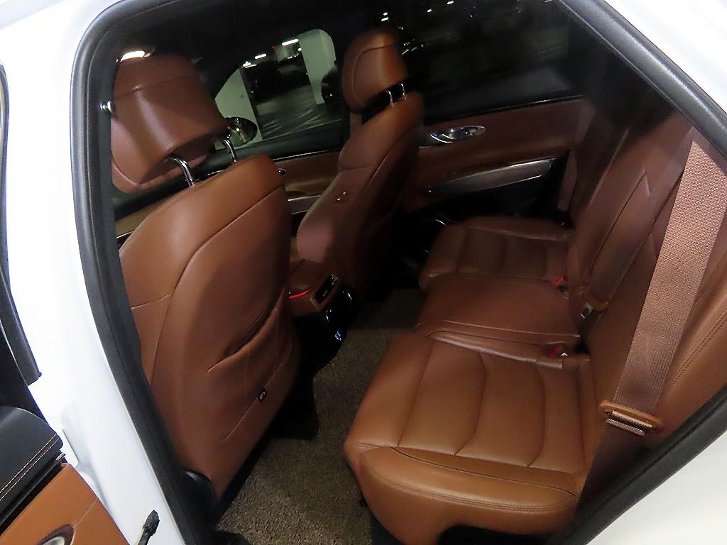 Genesis GV70 - Vista 7