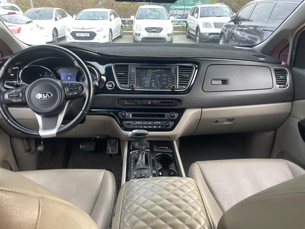 KIA Carnival - Vista 7