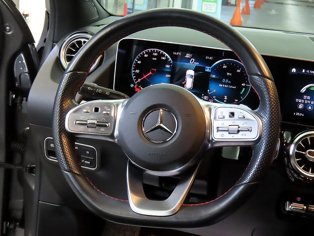 Mercedes Benz GLA Class - Vista 8