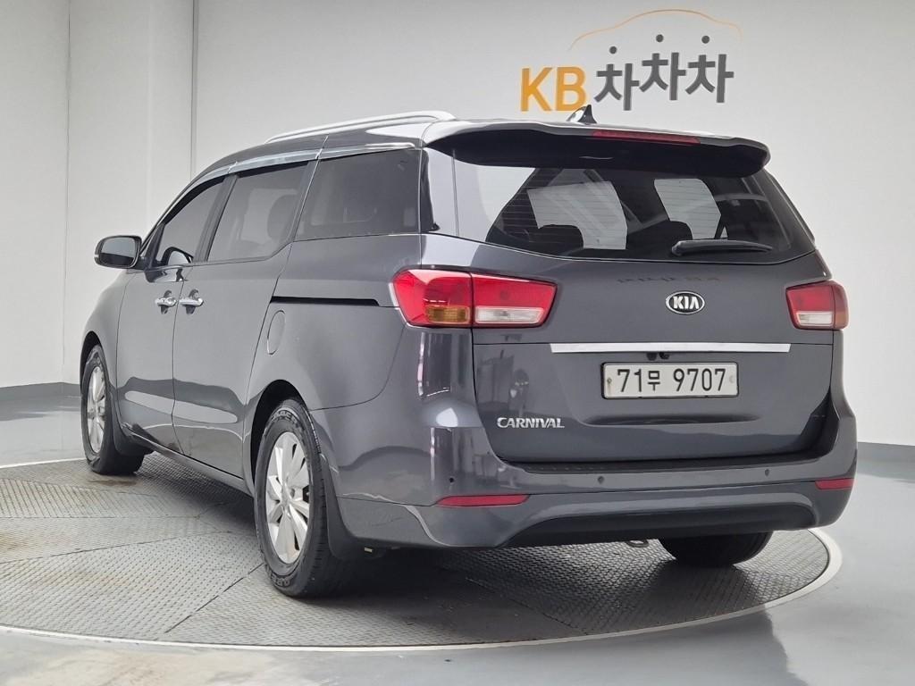 KIA Carnival - Vista 2