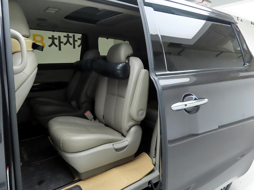 KIA Carnival - Vista 12