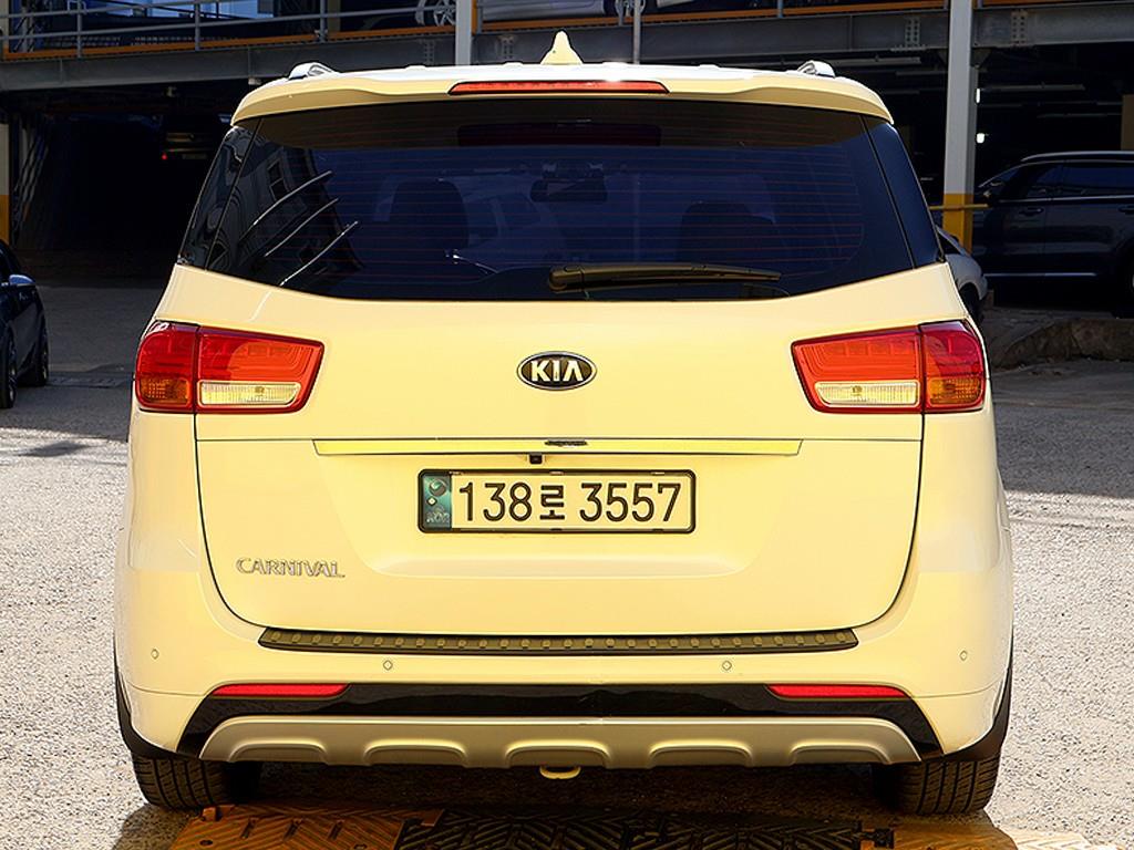 KIA Carnival - Vista 5
