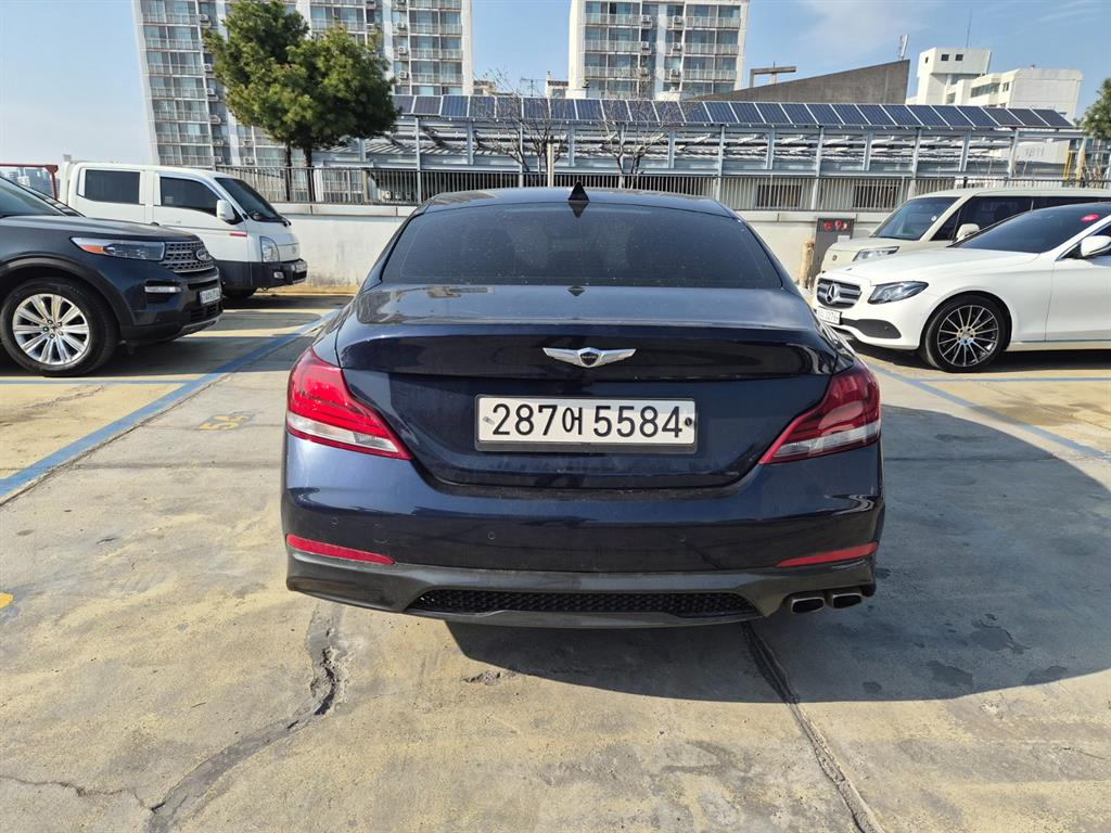 Genesis G70 - Vista 4