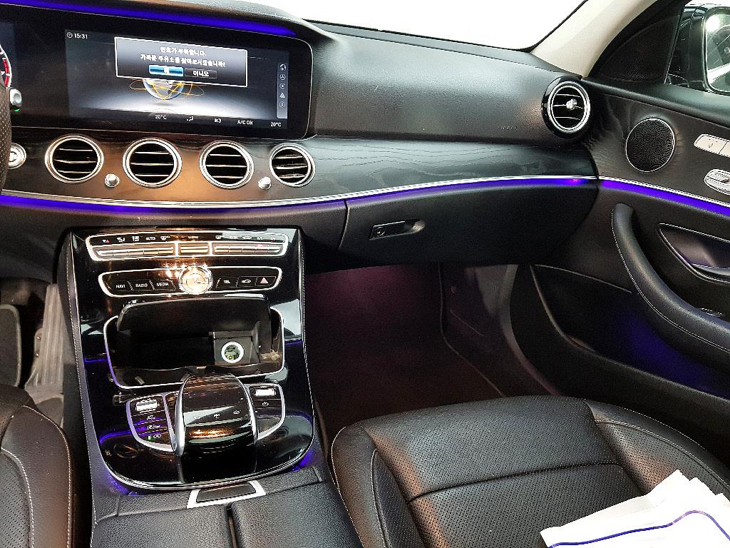 Mercedes Benz E class - Vista 10