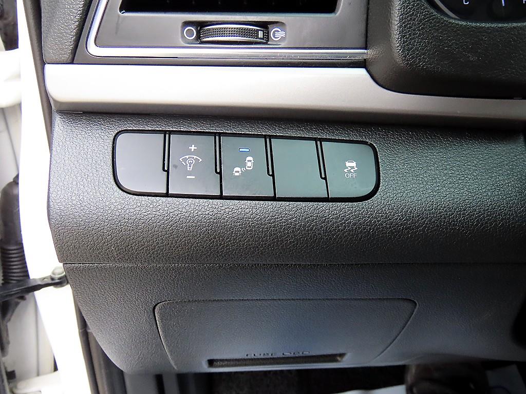 HYUNDAI Avante - Vista 12