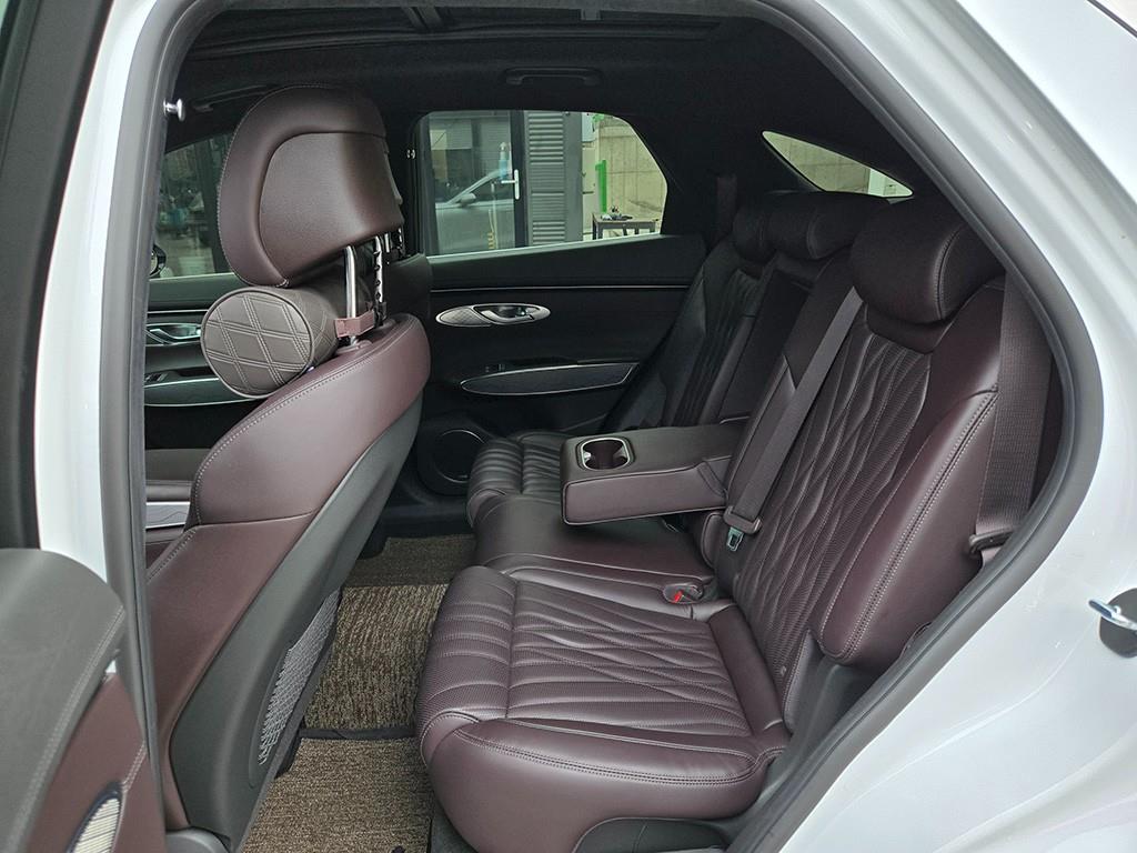 Genesis GV70 - Vista 6