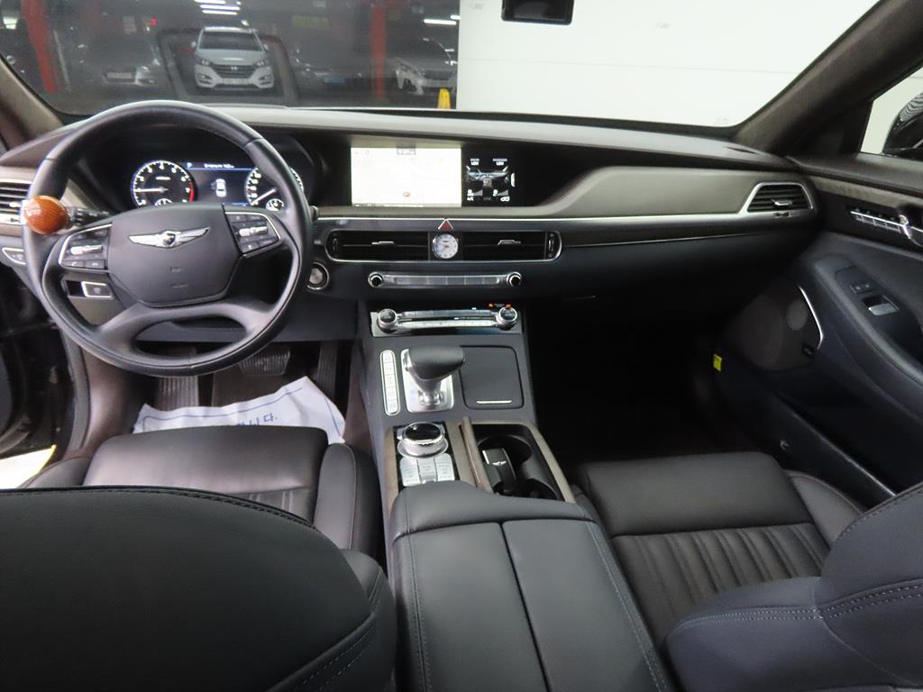 Genesis G90 - Vista 7