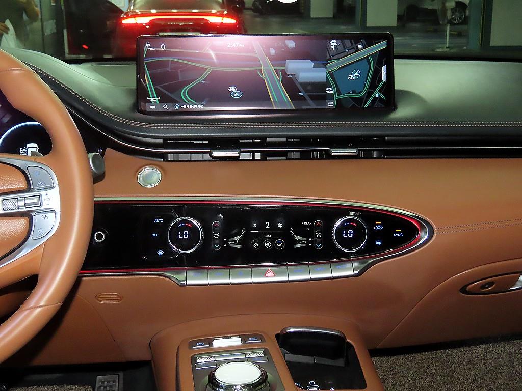 Genesis GV70 - Vista 11