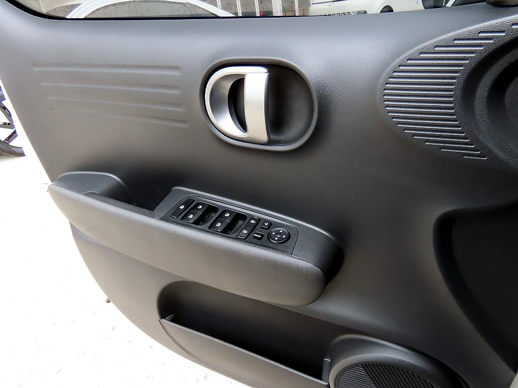 HYUNDAI Casper - Vista 11