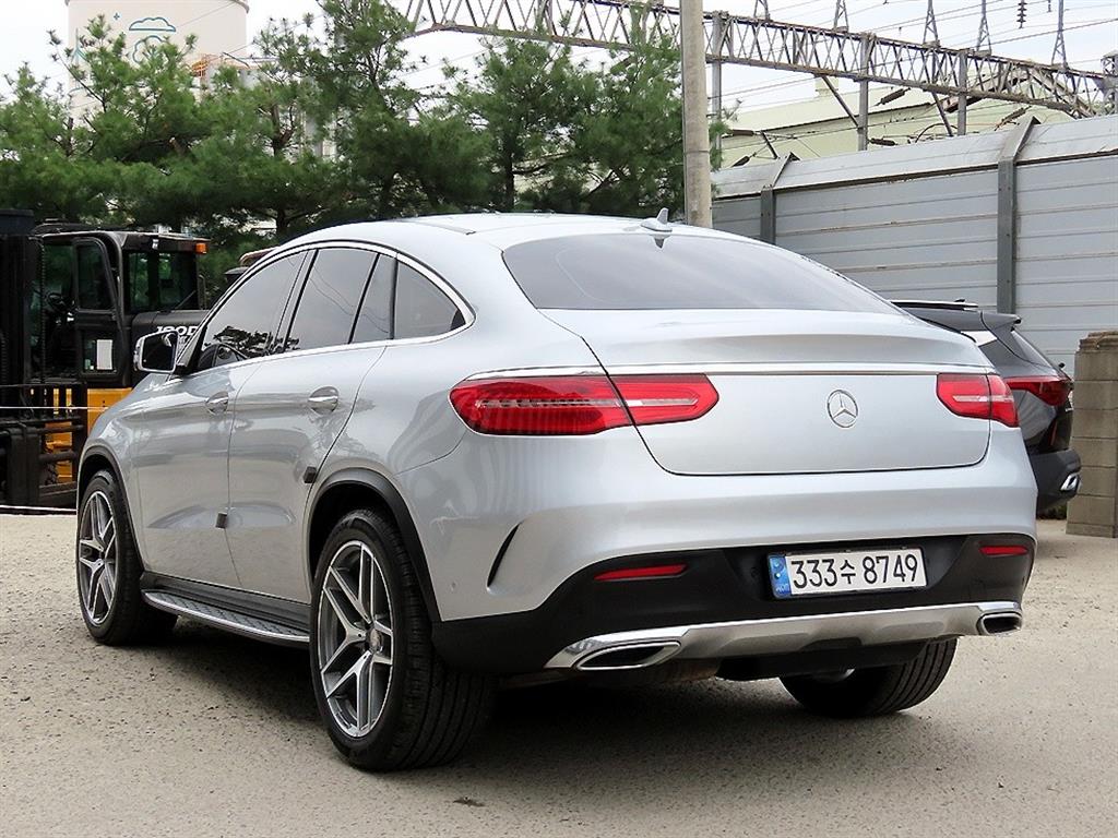 Mercedes Benz GLE Class - Vista 3