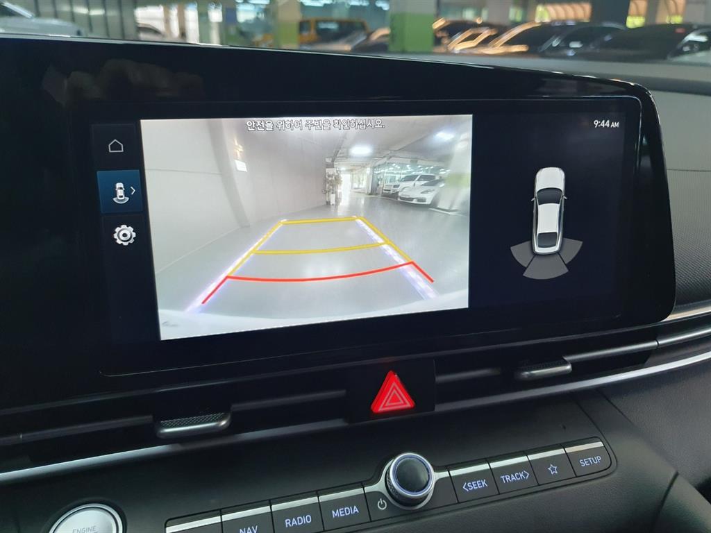 HYUNDAI Avante - Vista 9