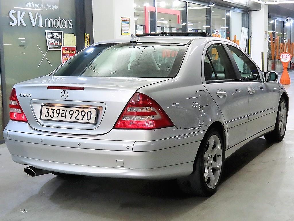 Mercedes Benz C Class - Vista 4