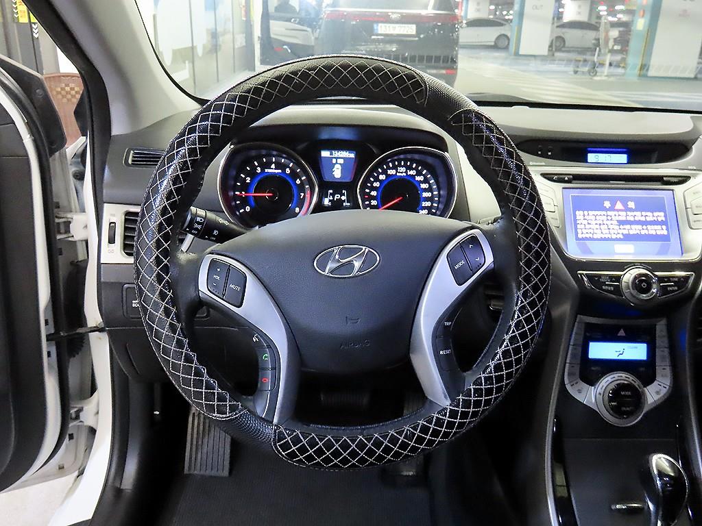 HYUNDAI Avante - Vista 8