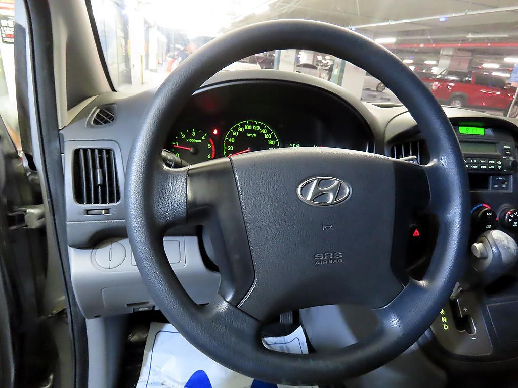 HYUNDAI Starex - Vista 8