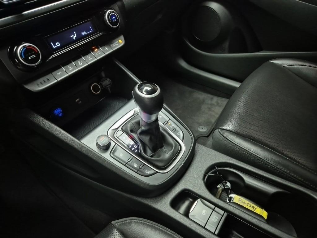 HYUNDAI Kona - Vista 8