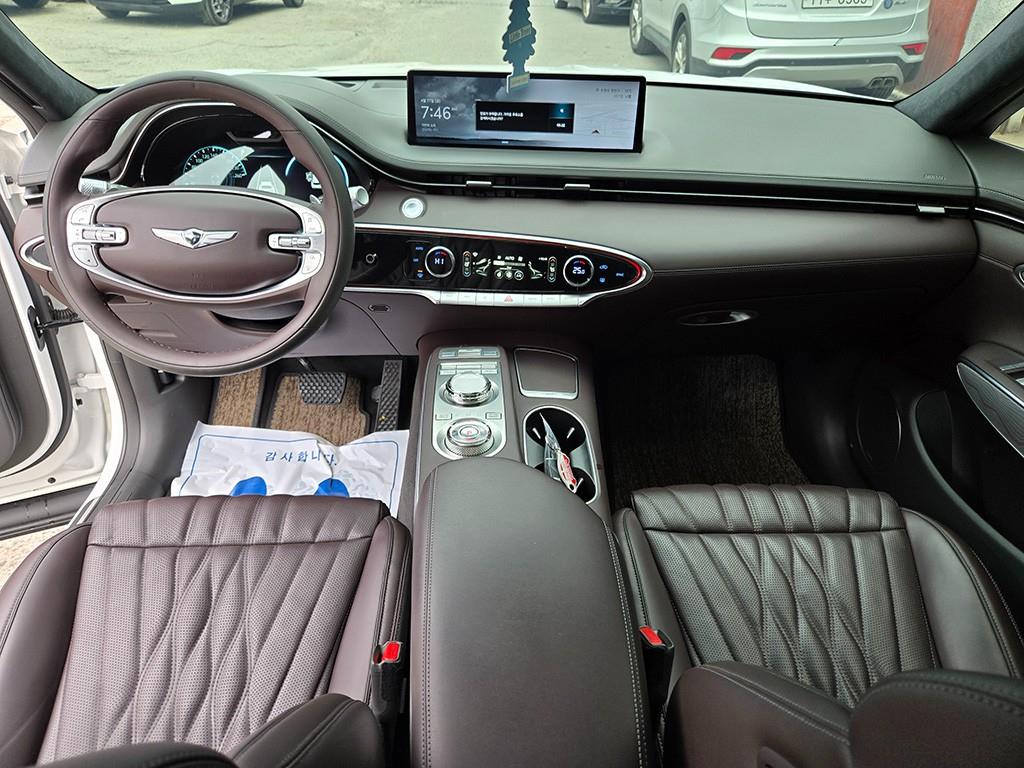 Genesis GV70 - Vista 9