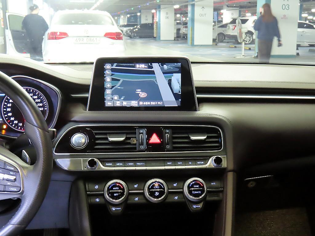 Genesis G70 - Vista 11