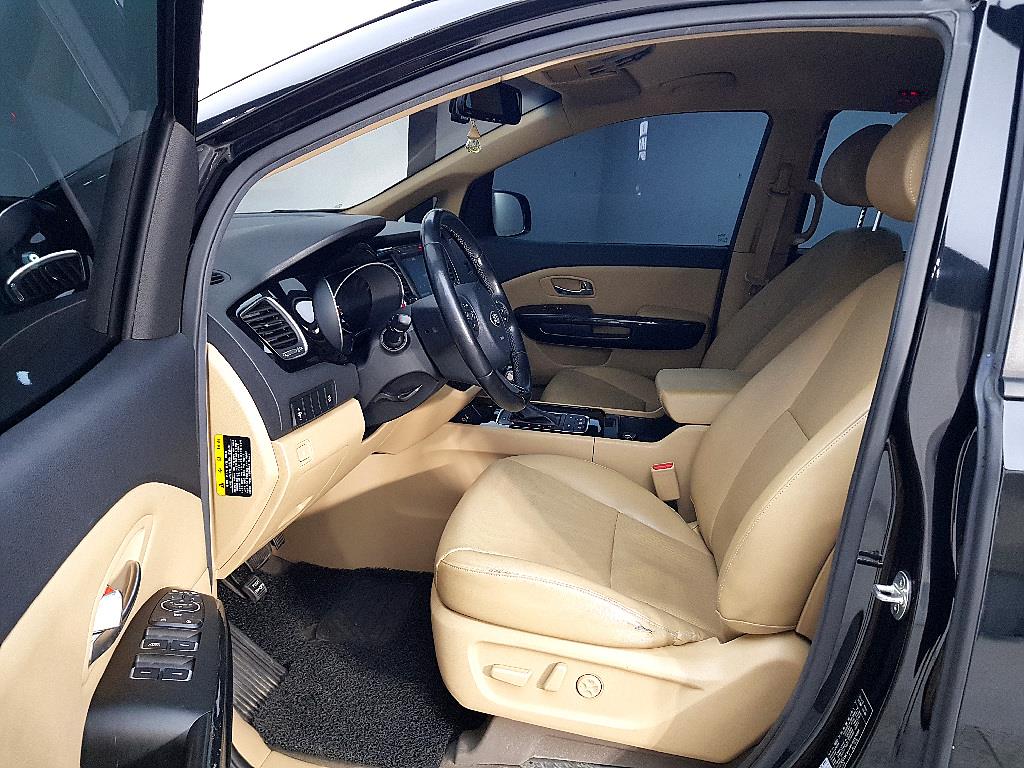 KIA Carnival - Vista 8