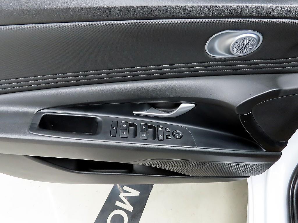 HYUNDAI Avante - Vista 11