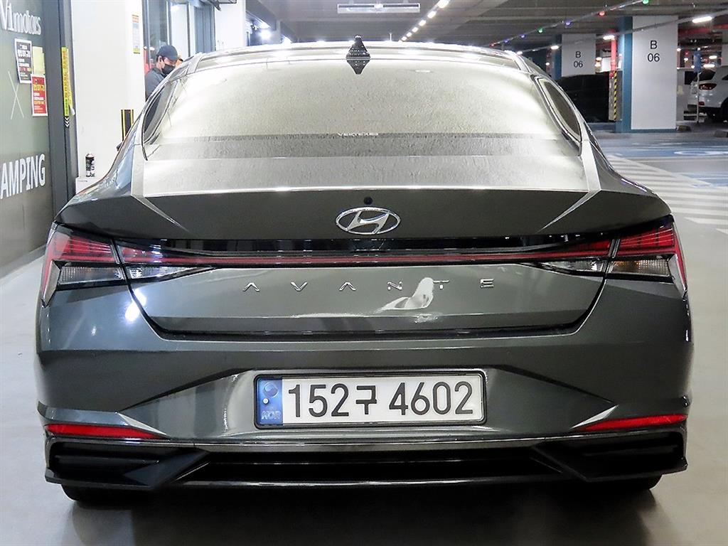 HYUNDAI Avante - Vista 5