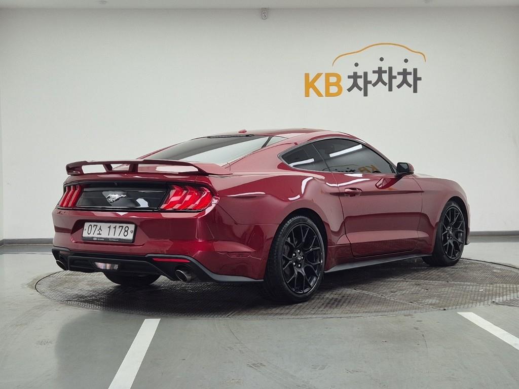 Ford Mustang - Vista 4