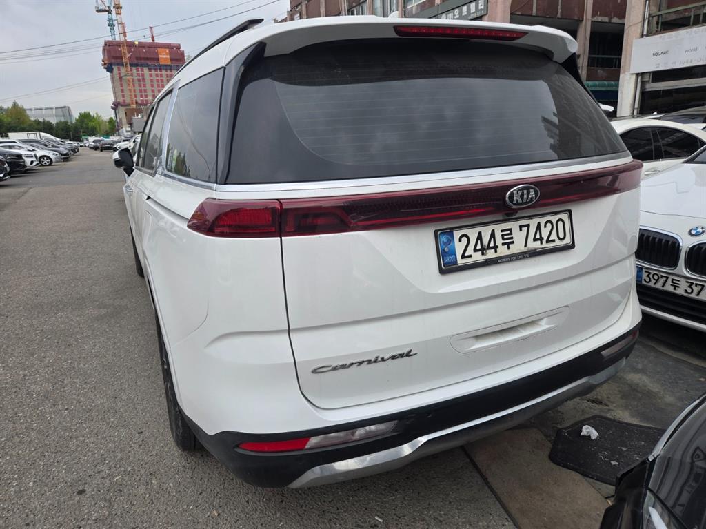 KIA Carnival - Vista 4