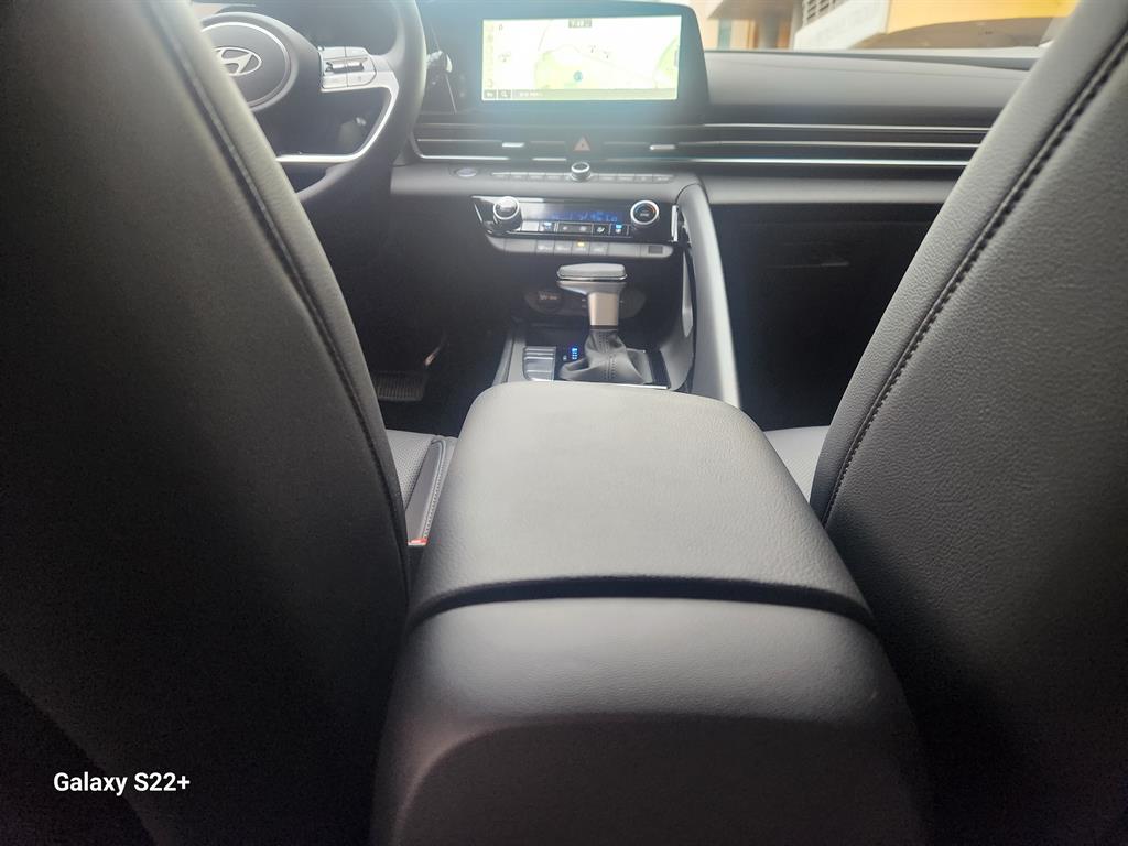 HYUNDAI Avante - Vista 11