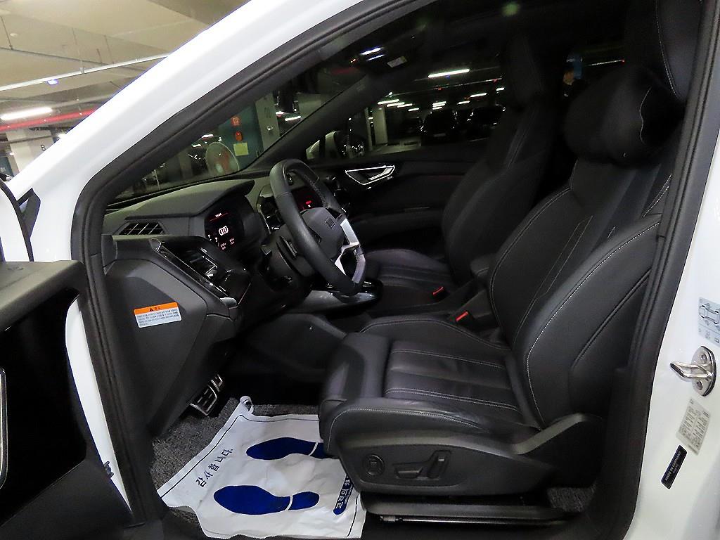 Audi Q4 - Vista 6