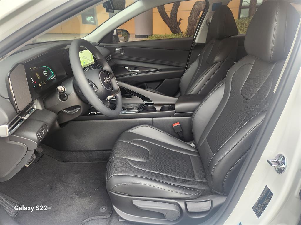 HYUNDAI Avante - Vista 9