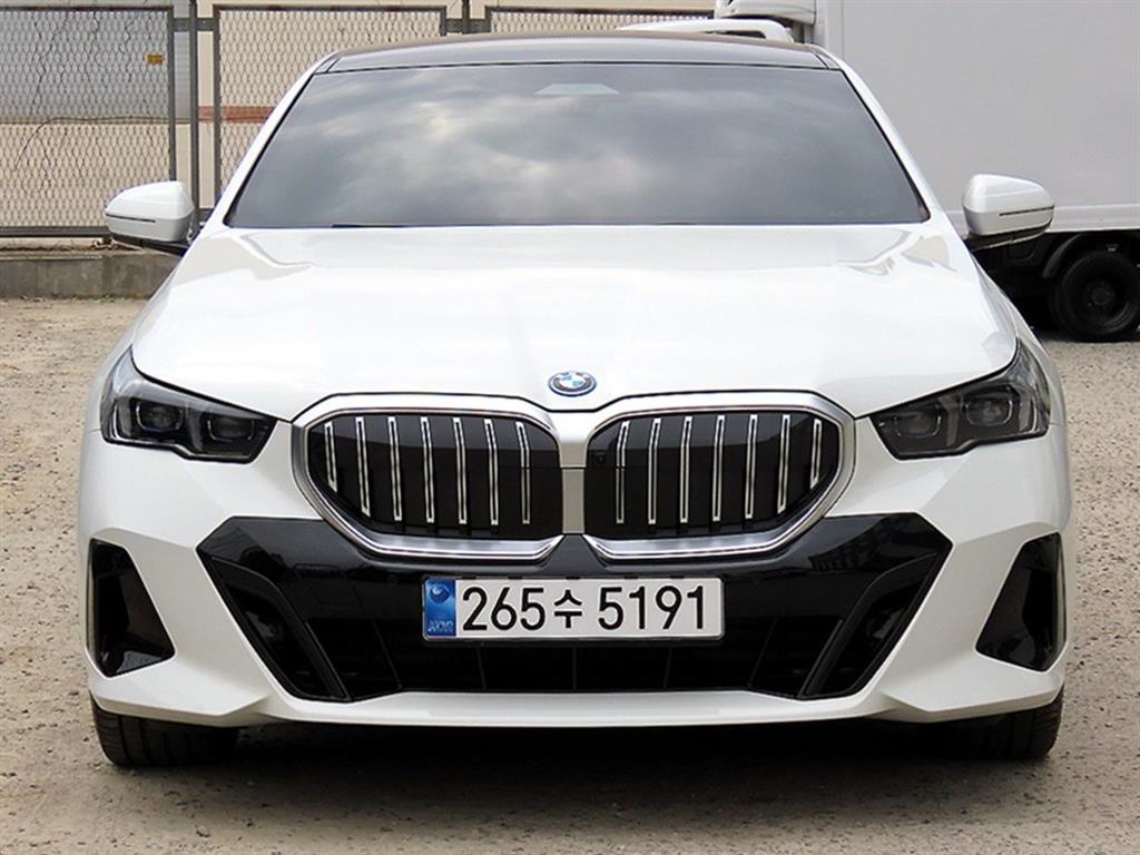BMW 5 Series 2025 Blanco - Importación desde Corea - HF Imports Iquique - Foto 1