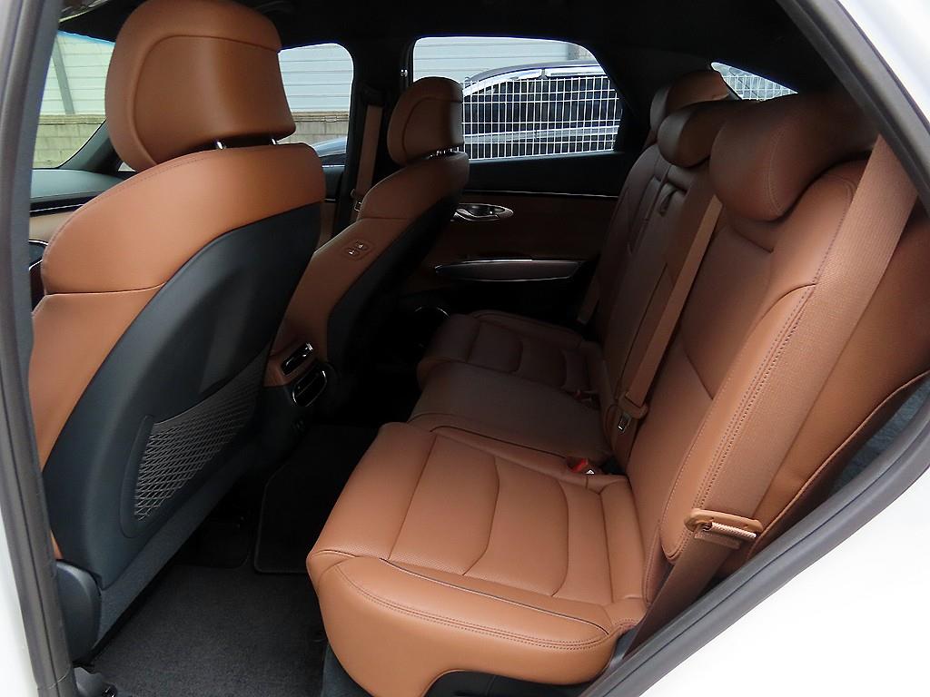 Genesis GV70 - Vista 6