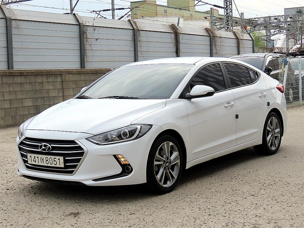 HYUNDAI Avante - Vista 2