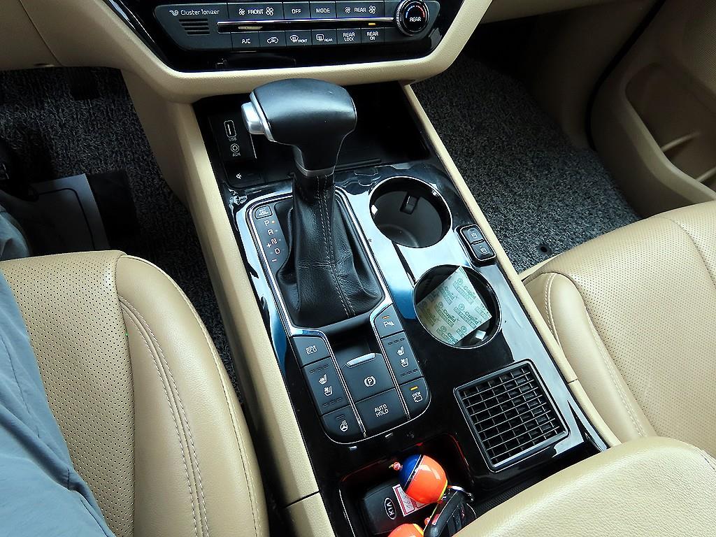 KIA Carnival - Vista 10