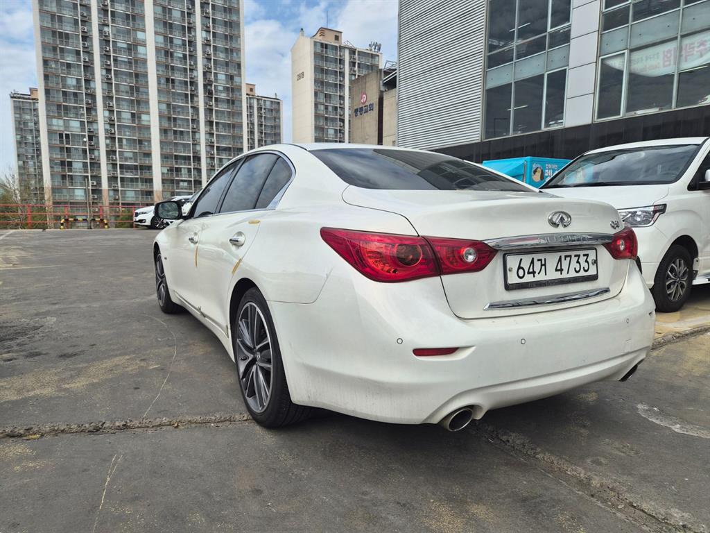 Infiniti Q - Vista 3