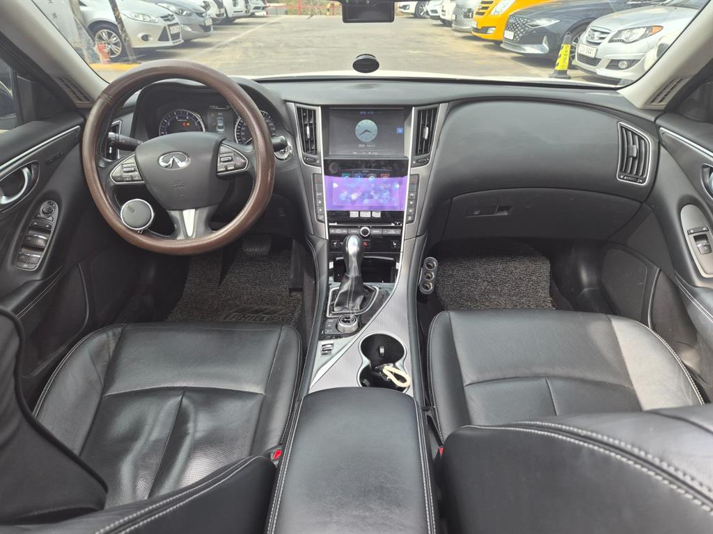 Infiniti Q - Vista 8