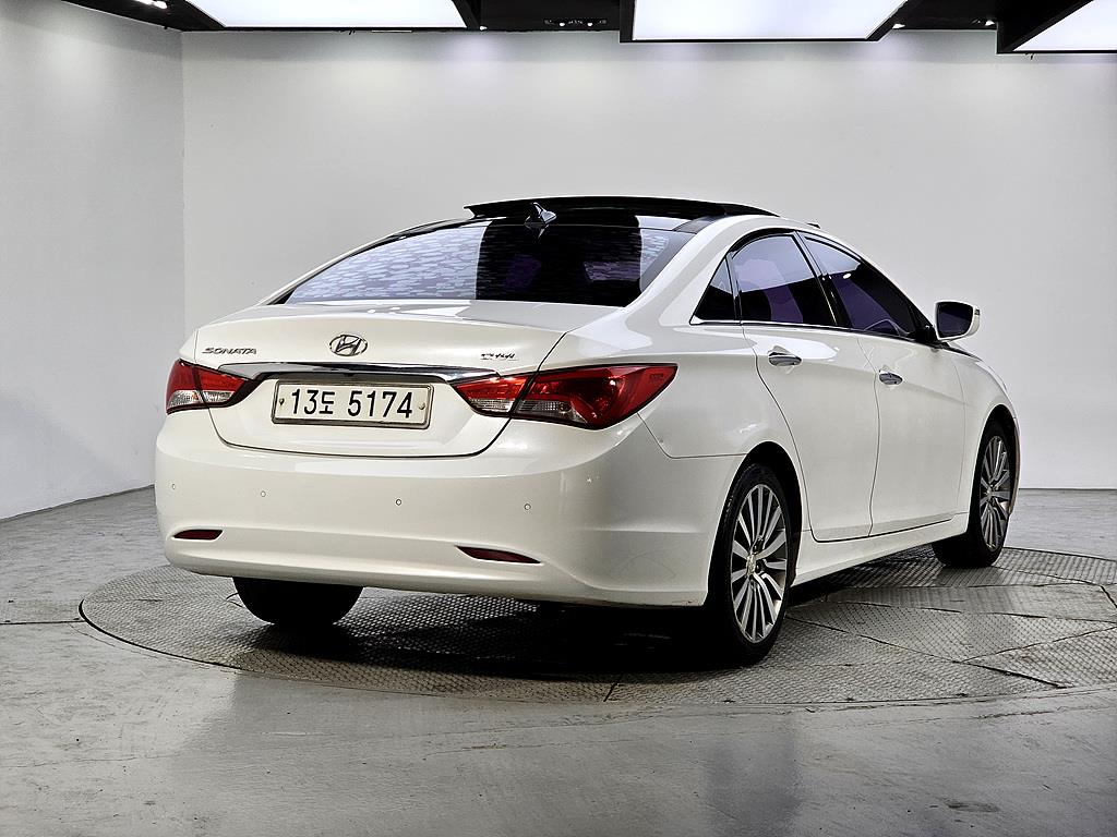 HYUNDAI Sonata - Vista 4