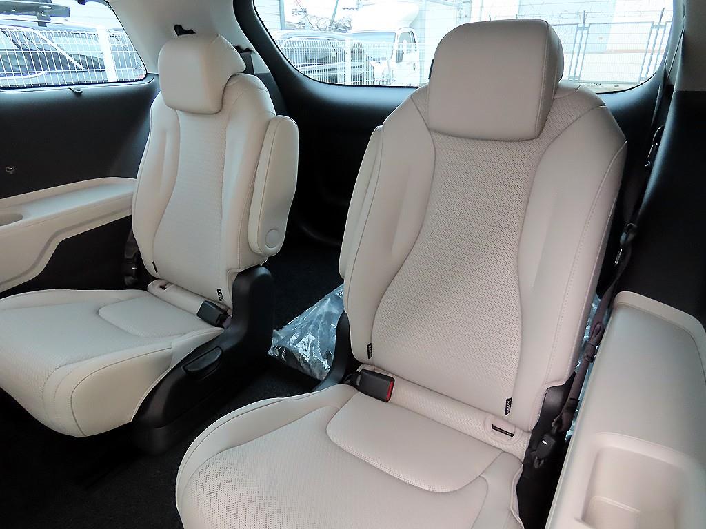 KIA Carnival - Vista 7