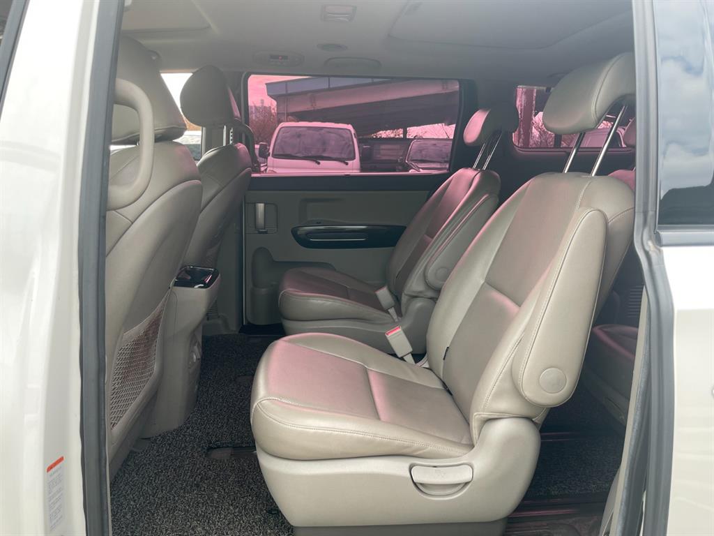 KIA Carnival - Vista 8