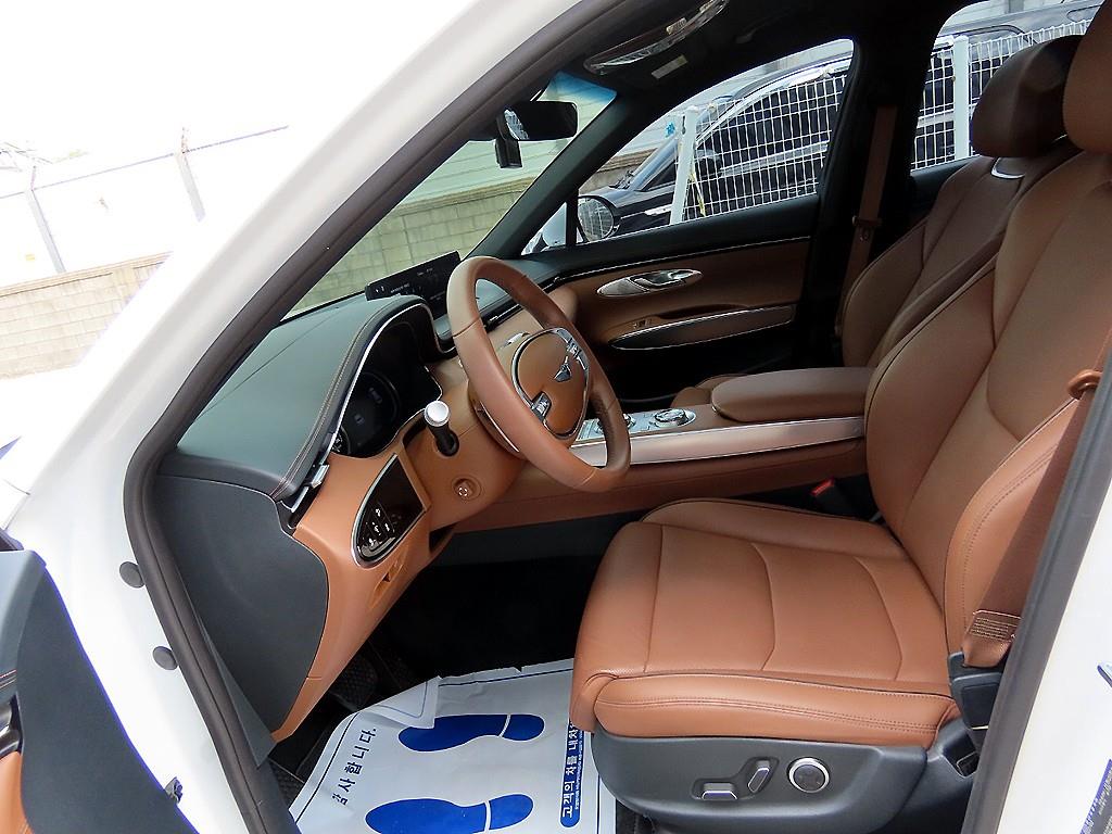 Genesis GV70 - Vista 5