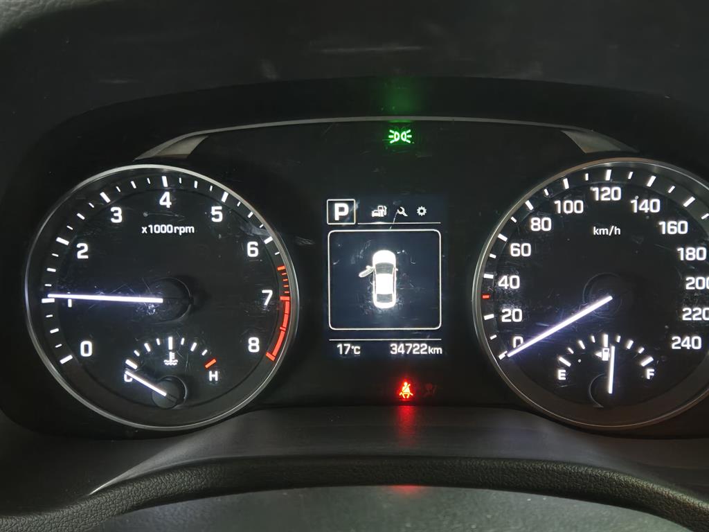 HYUNDAI Avante - Vista 10