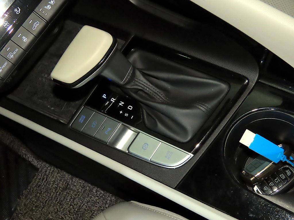 HYUNDAI Avante - Vista 12