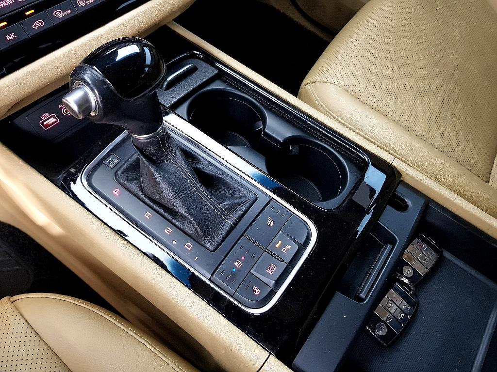 KIA Carnival - Vista 12