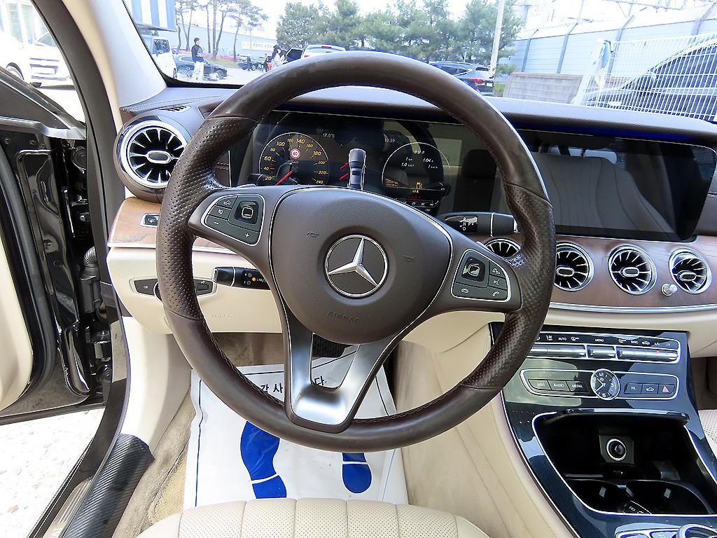 Mercedes Benz E class - Vista 8