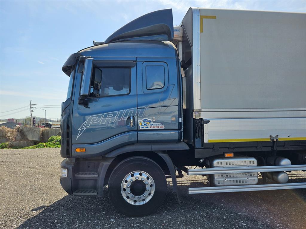 medium and large cargo truck - Vista 8